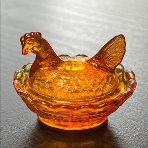 GLOWS! Miniature Orange Persimmon Glass Hen on Nest Salt Cellar Degenhart USA